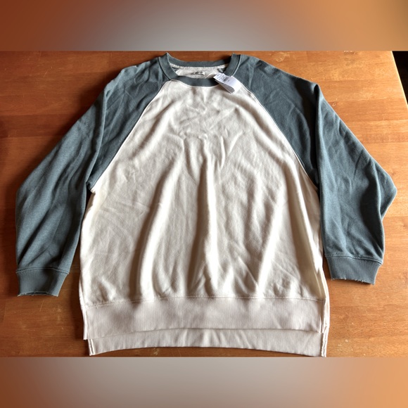 NWT’s Women’s Ahh-mazingly Soft Sweatshirt - Picture 1 of 3